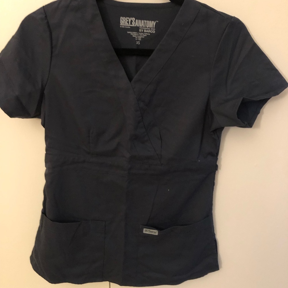 GREY’S ANATOMY BARCO WOMEN’S DARK GREY SCRUB TOP XS